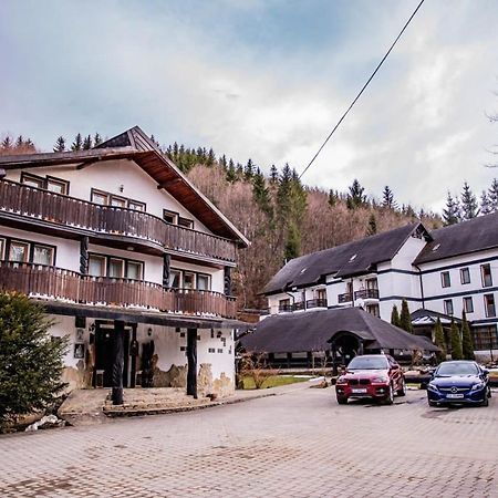 Casa Octavian Hotel Sucevita Eksteriør billede