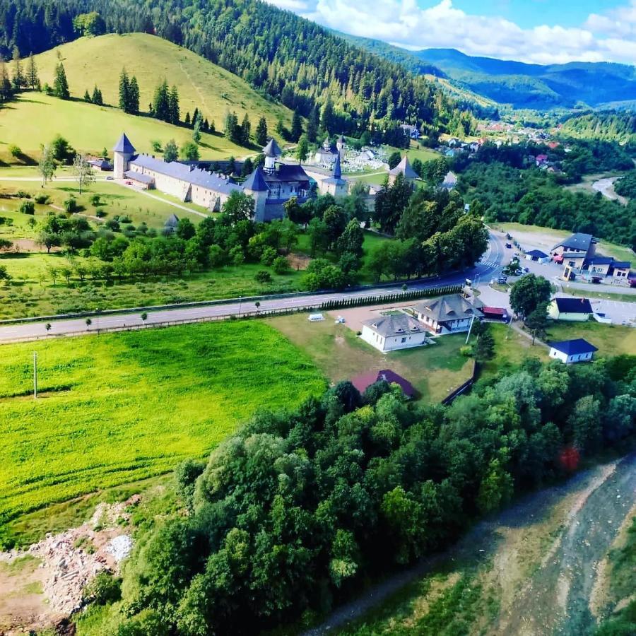 Casa Octavian Hotel Sucevita Eksteriør billede