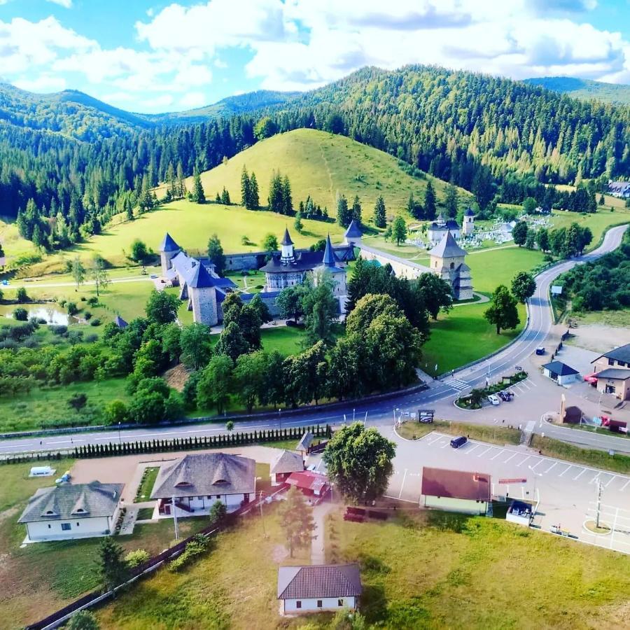 Casa Octavian Hotel Sucevita Eksteriør billede