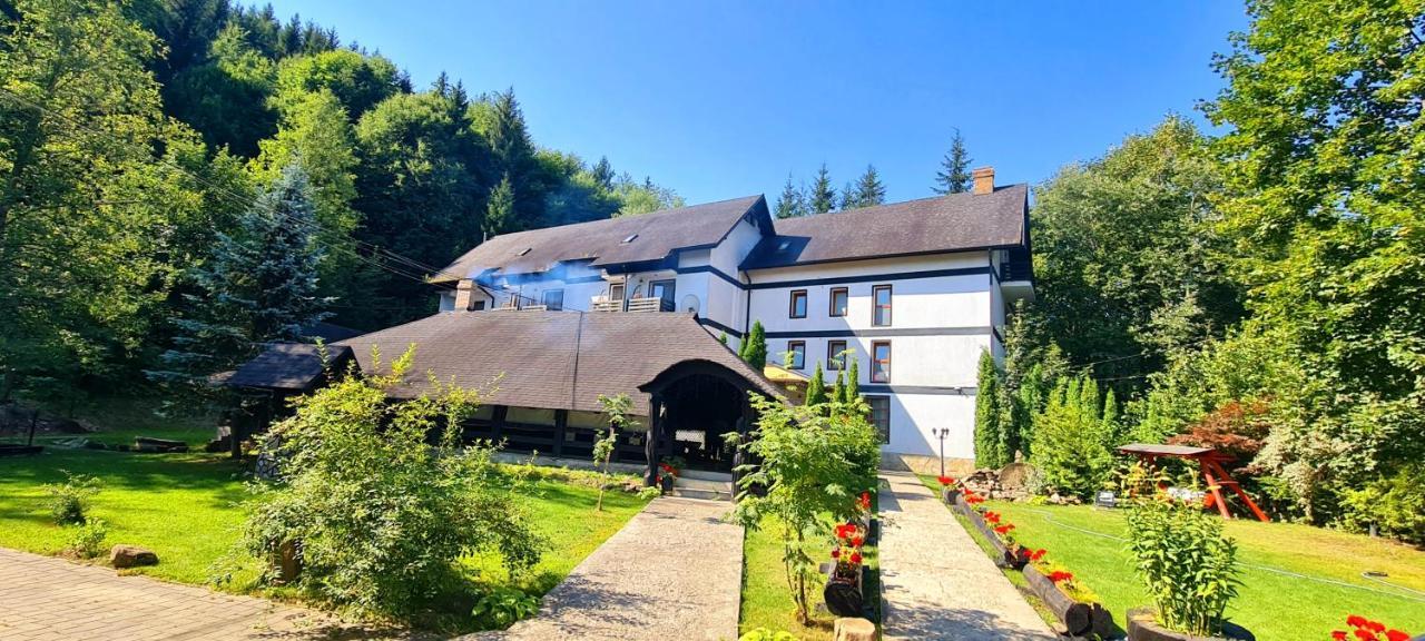 Casa Octavian Hotel Sucevita Eksteriør billede