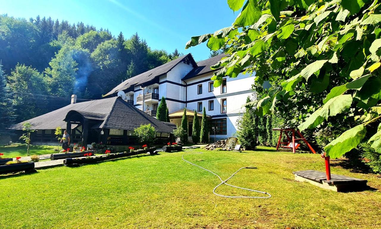 Casa Octavian Hotel Sucevita Eksteriør billede