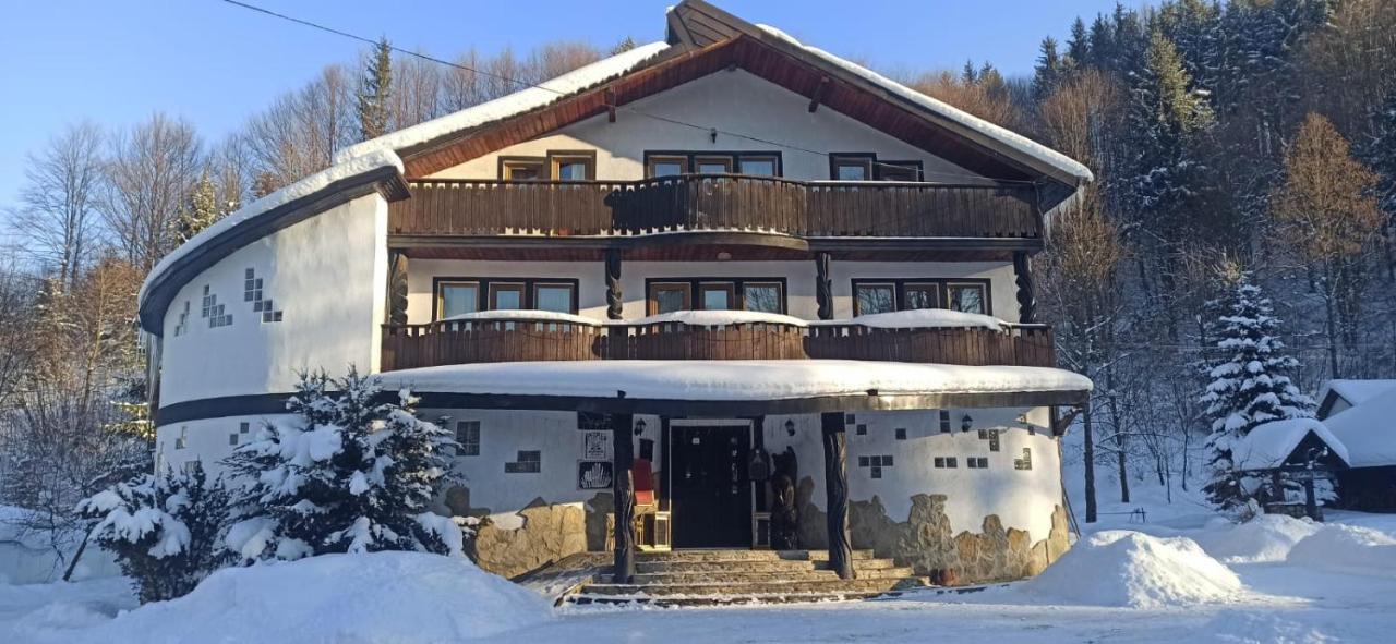 Casa Octavian Hotel Sucevita Eksteriør billede
