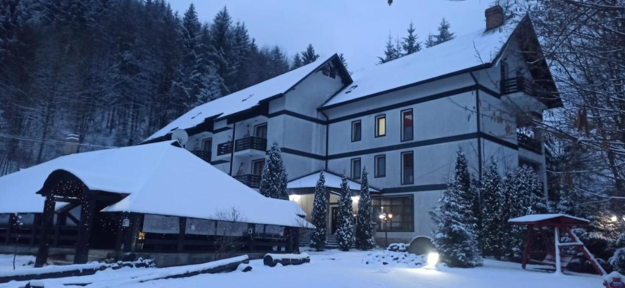 Casa Octavian Hotel Sucevita Eksteriør billede