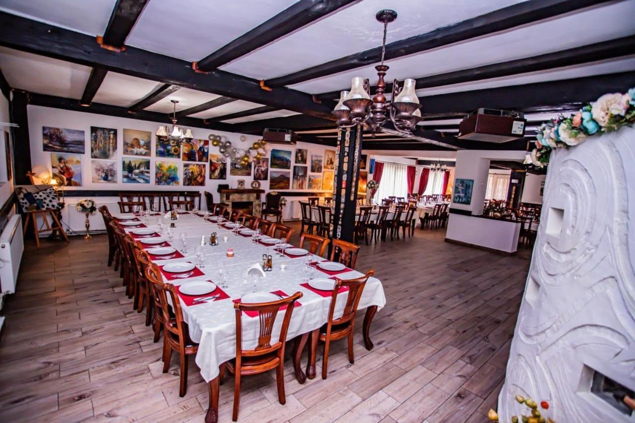Casa Octavian Hotel Sucevita Eksteriør billede