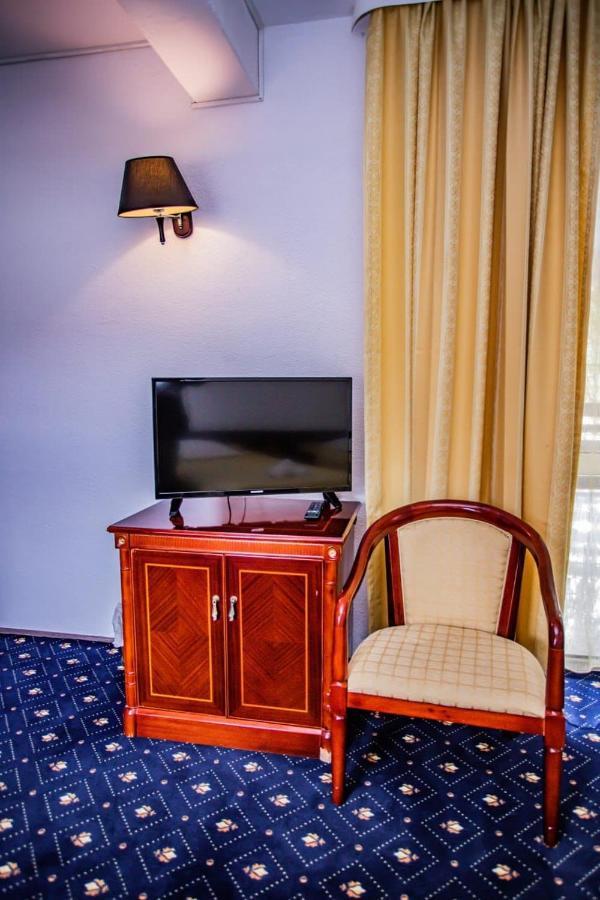 Casa Octavian Hotel Sucevita Eksteriør billede