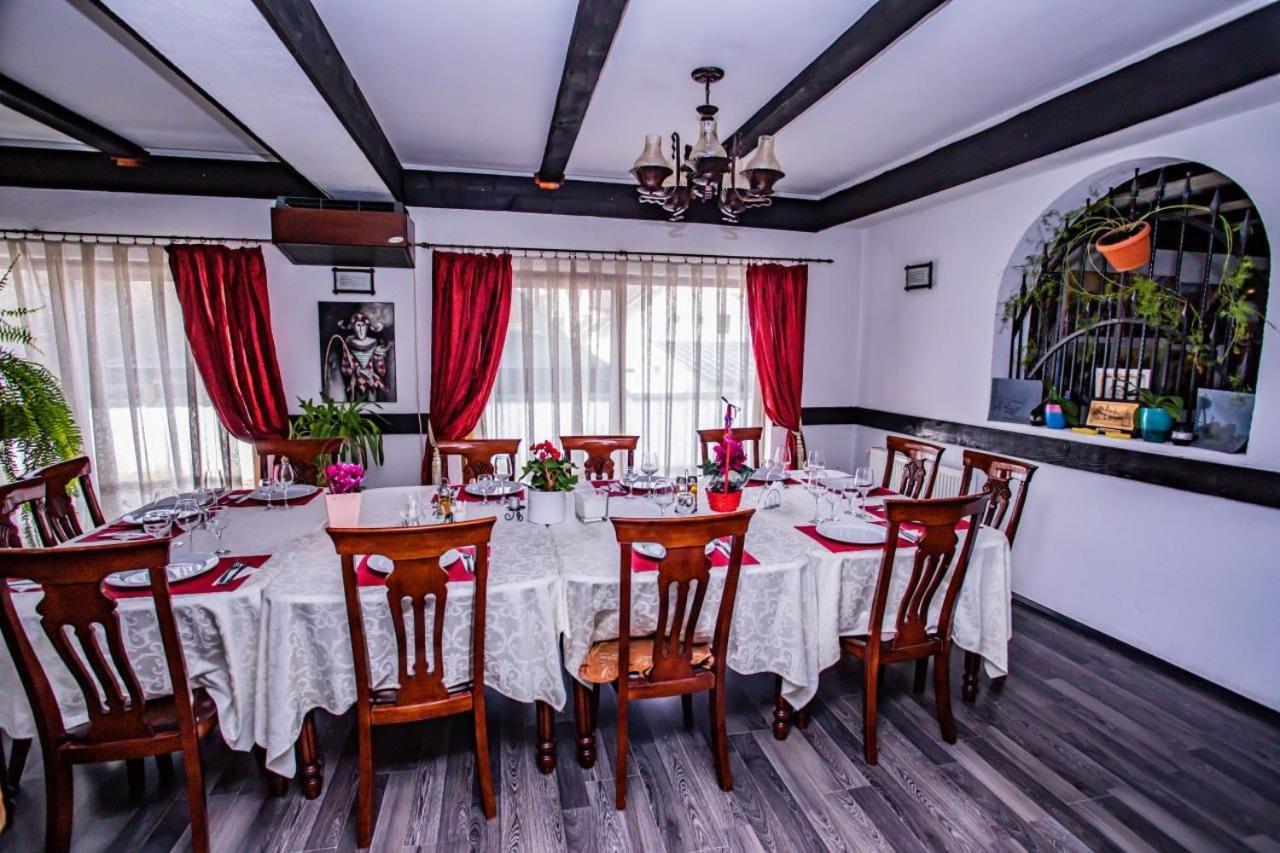 Casa Octavian Hotel Sucevita Eksteriør billede