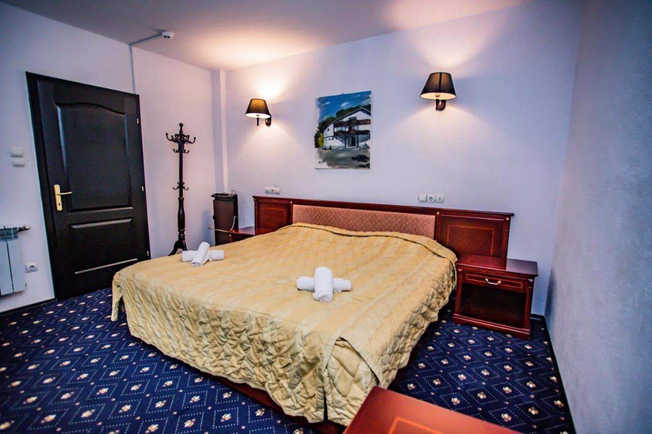 Casa Octavian Hotel Sucevita Eksteriør billede