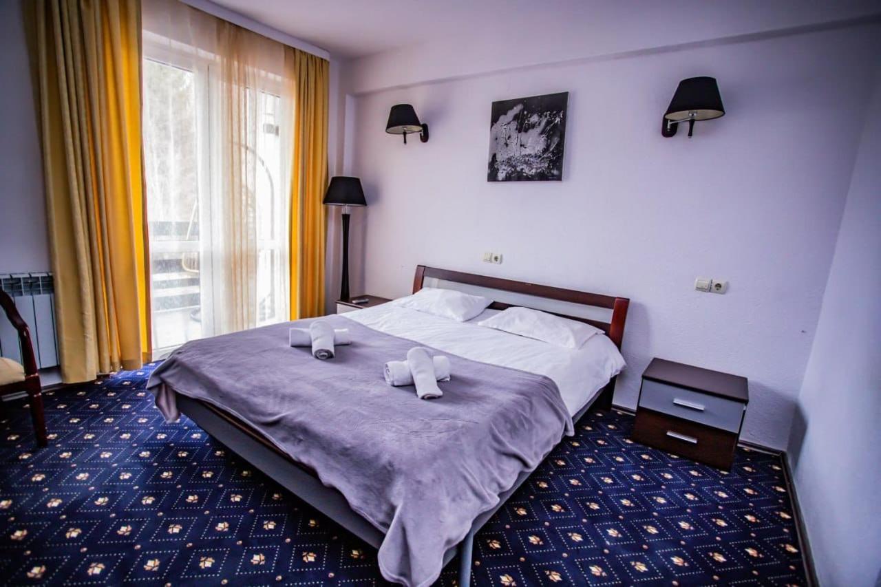 Casa Octavian Hotel Sucevita Eksteriør billede