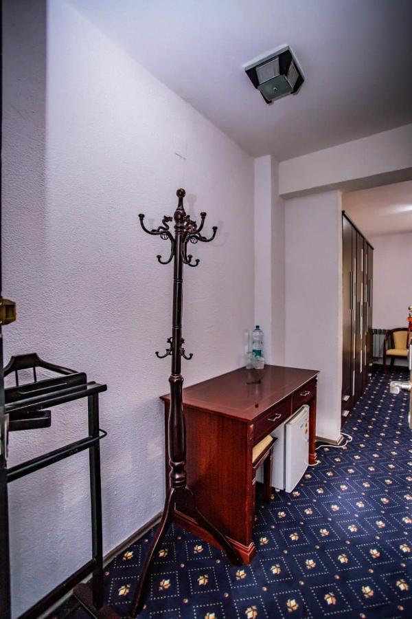 Casa Octavian Hotel Sucevita Eksteriør billede
