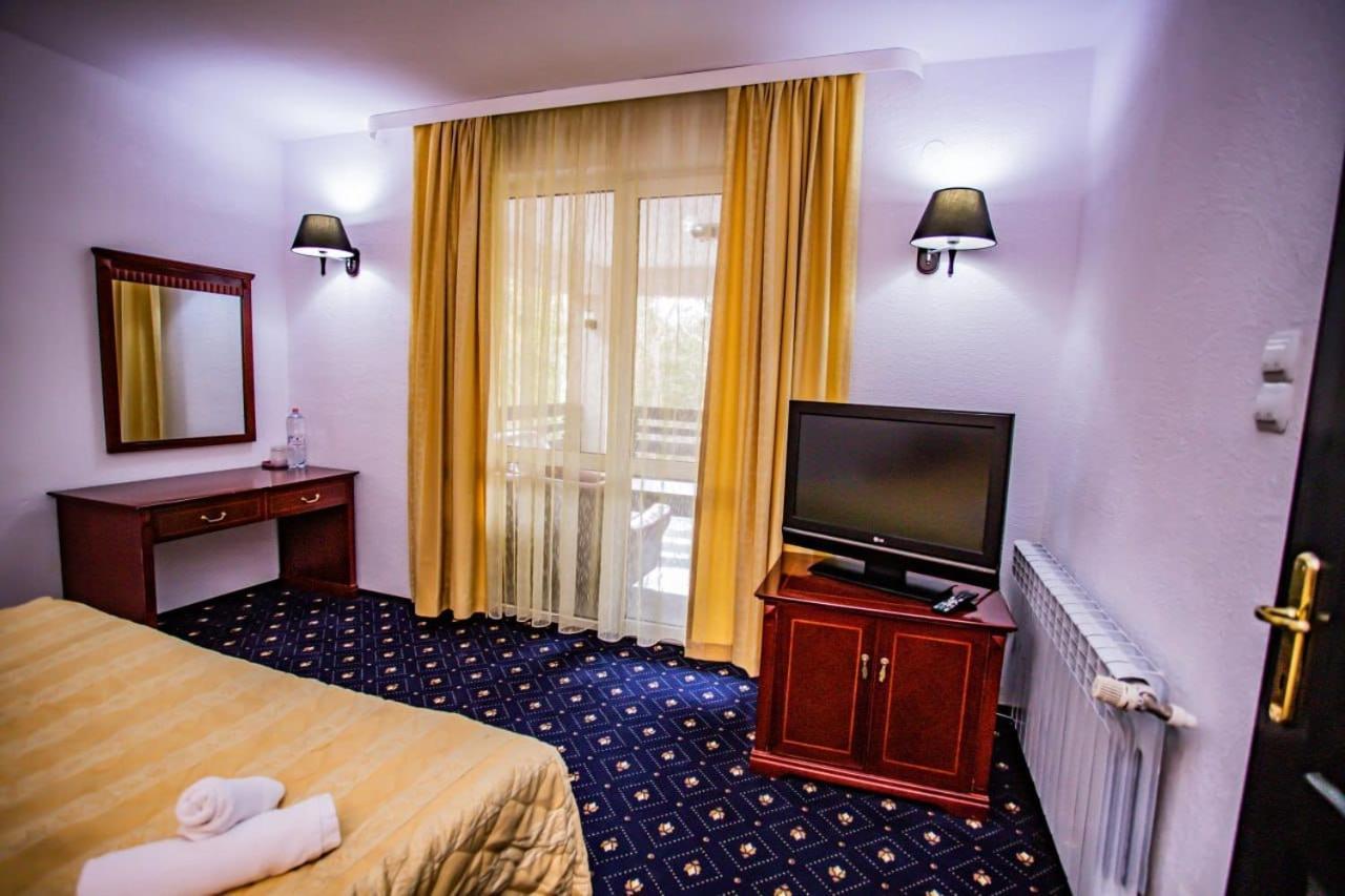 Casa Octavian Hotel Sucevita Eksteriør billede