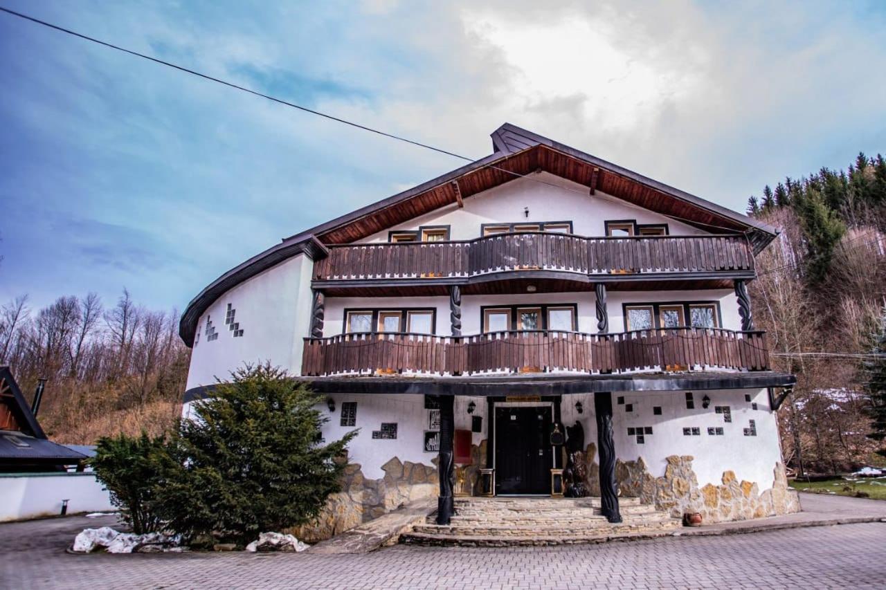 Casa Octavian Hotel Sucevita Eksteriør billede