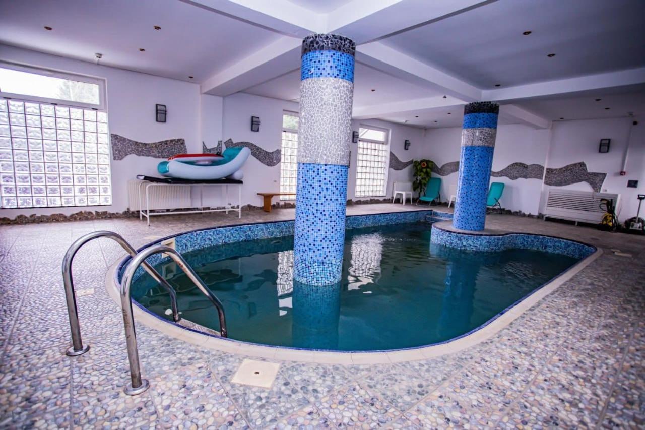 Casa Octavian Hotel Sucevita Eksteriør billede