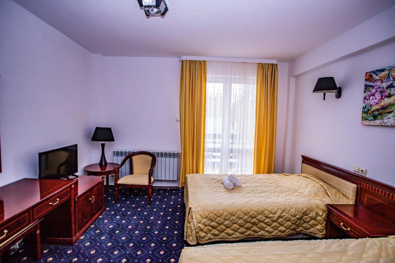 Casa Octavian Hotel Sucevita Eksteriør billede