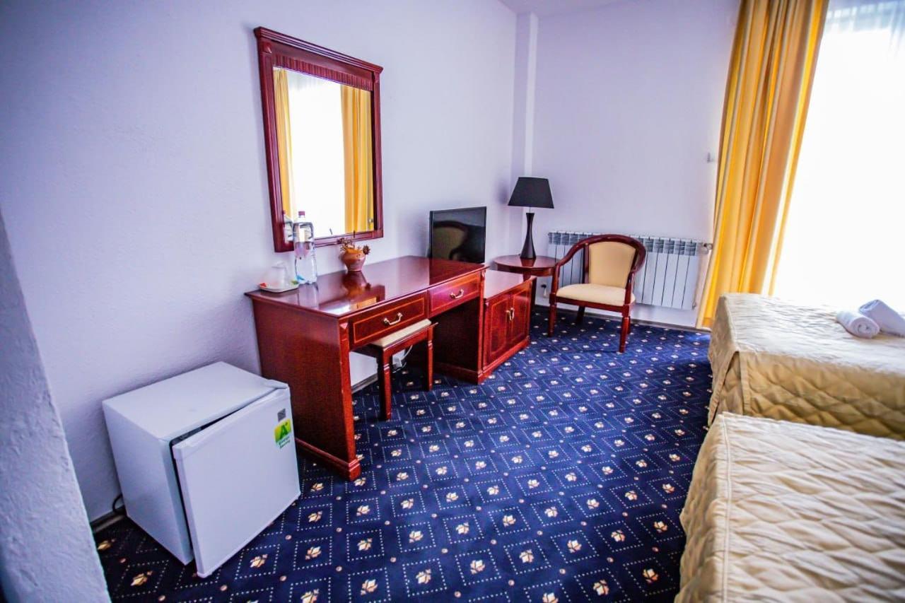 Casa Octavian Hotel Sucevita Eksteriør billede