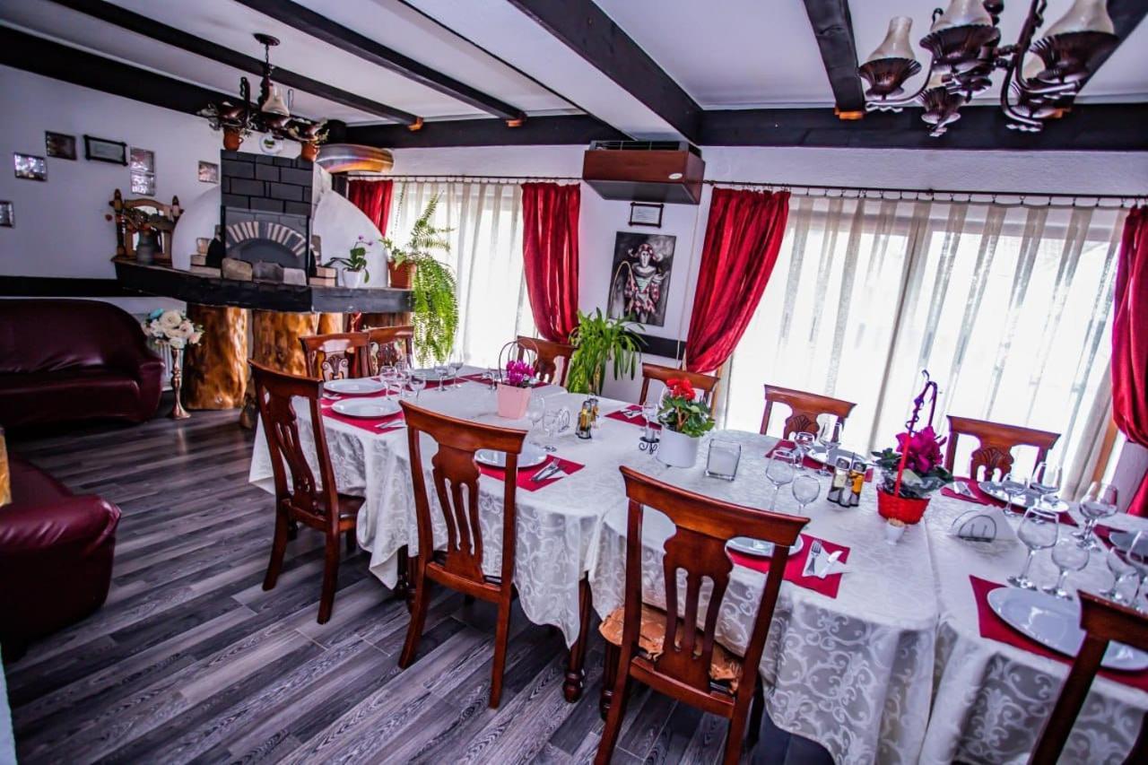 Casa Octavian Hotel Sucevita Eksteriør billede