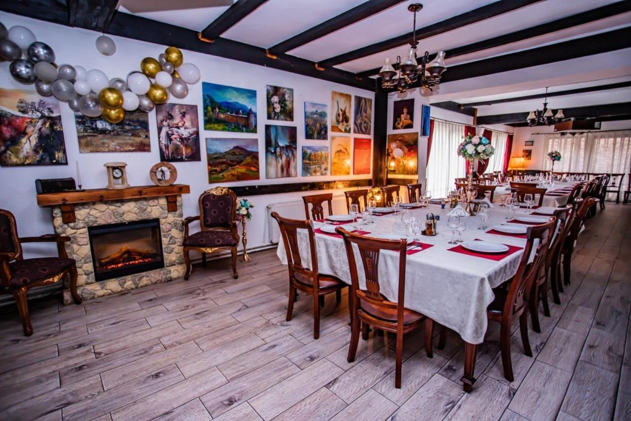 Casa Octavian Hotel Sucevita Eksteriør billede