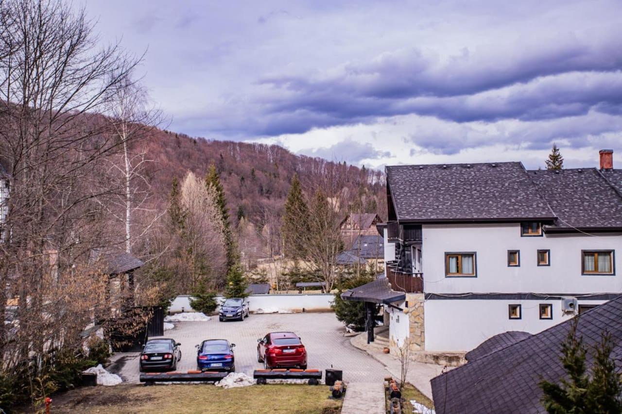 Casa Octavian Hotel Sucevita Eksteriør billede