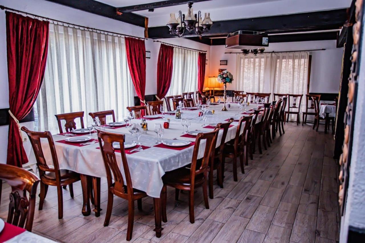 Casa Octavian Hotel Sucevita Eksteriør billede