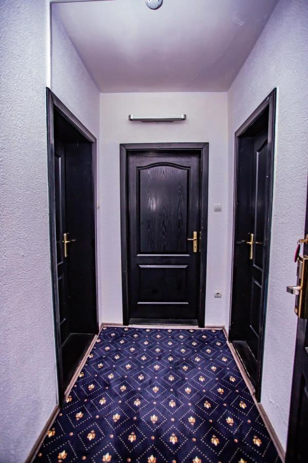 Casa Octavian Hotel Sucevita Eksteriør billede