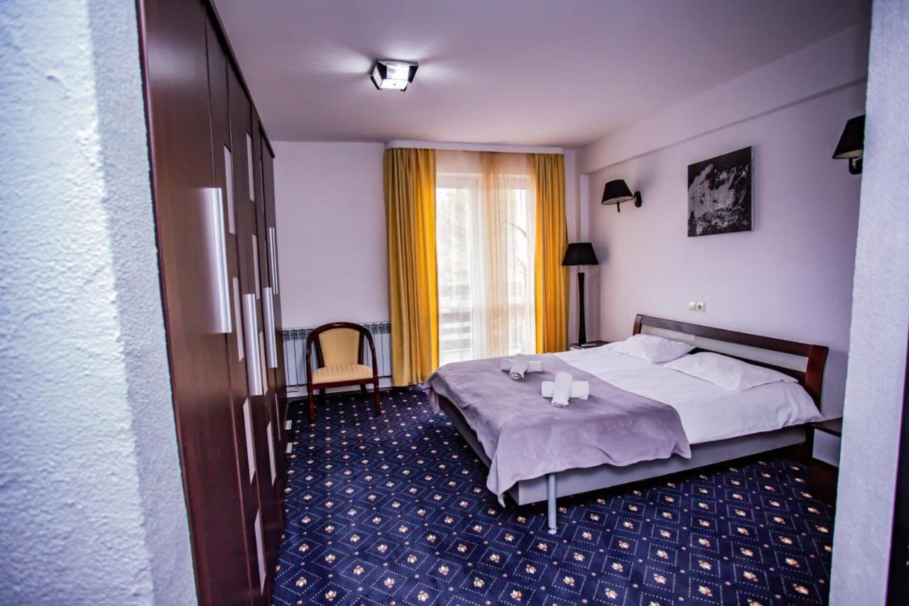 Casa Octavian Hotel Sucevita Eksteriør billede