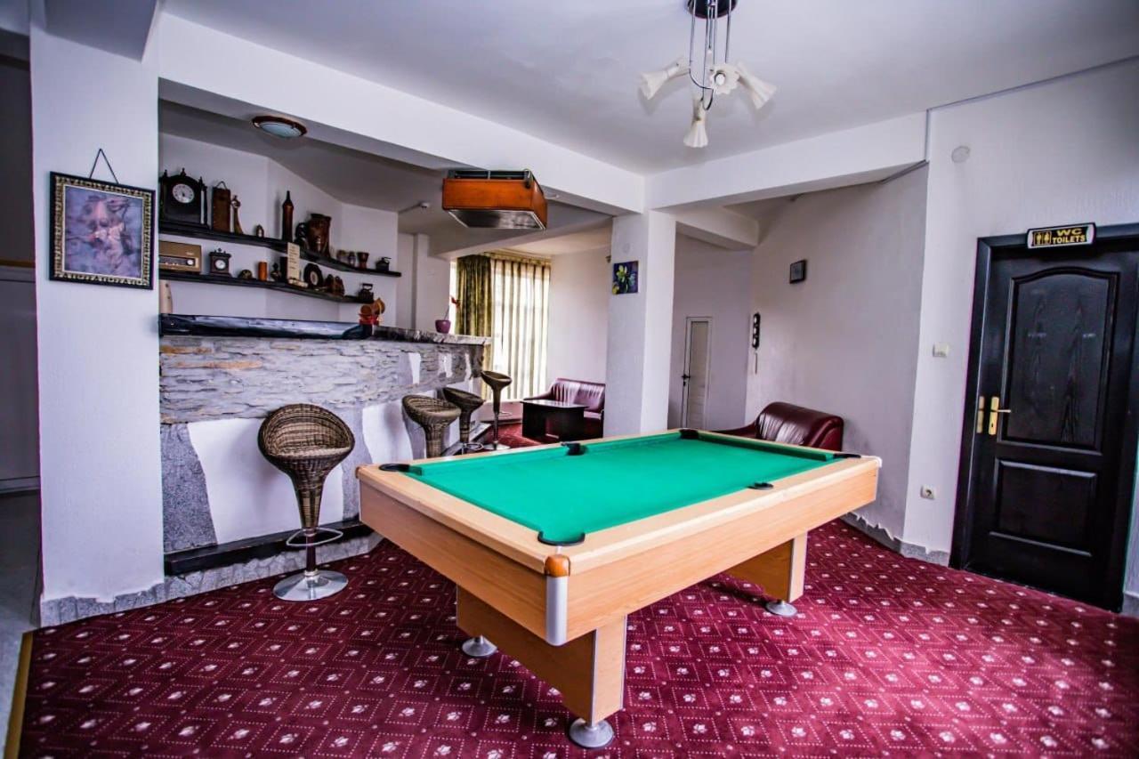 Casa Octavian Hotel Sucevita Eksteriør billede